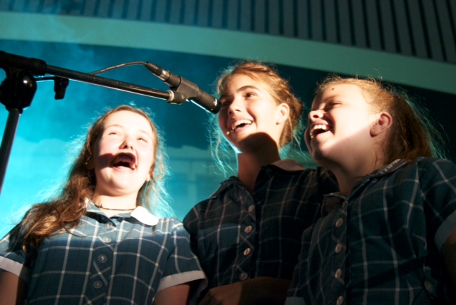 3 girls singing